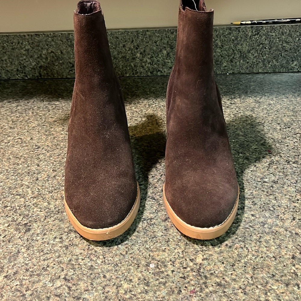 Splendid wedge ankle boot.
Size: 9
Color: brown